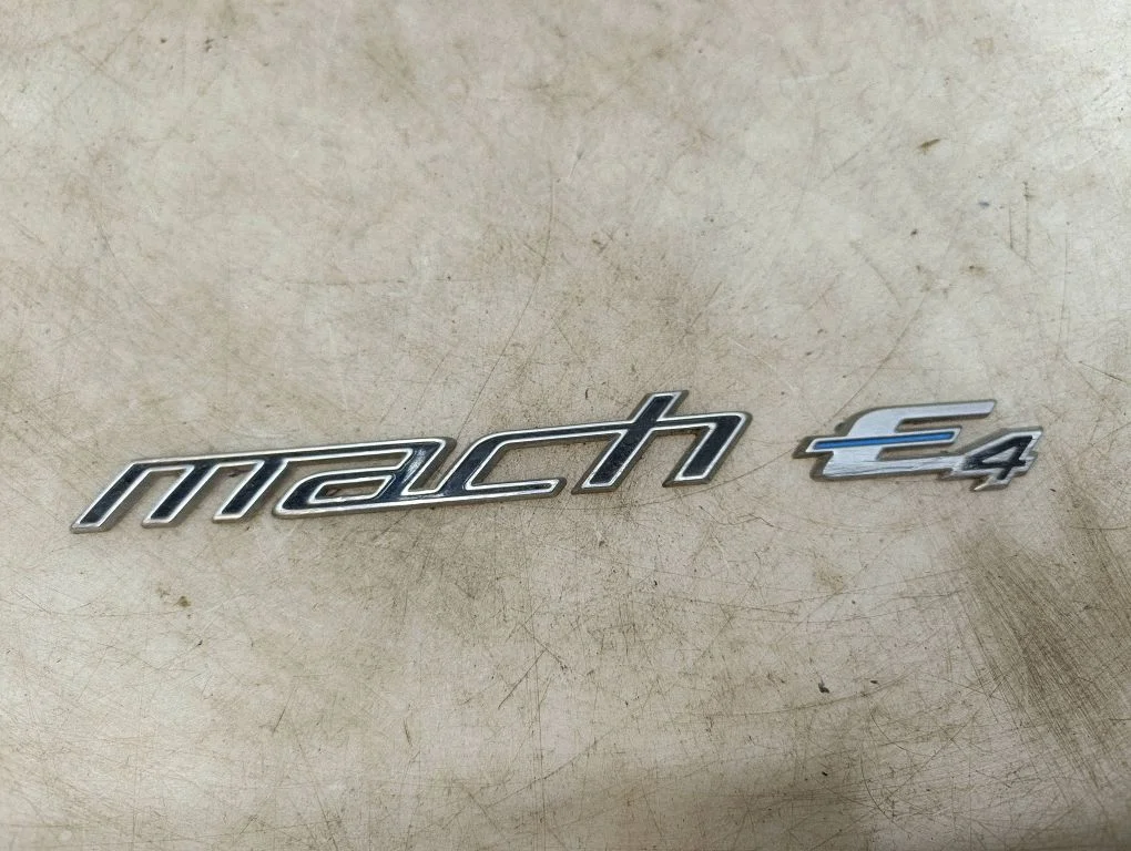 Tootja embleem (logo) LJ8B000A73CA