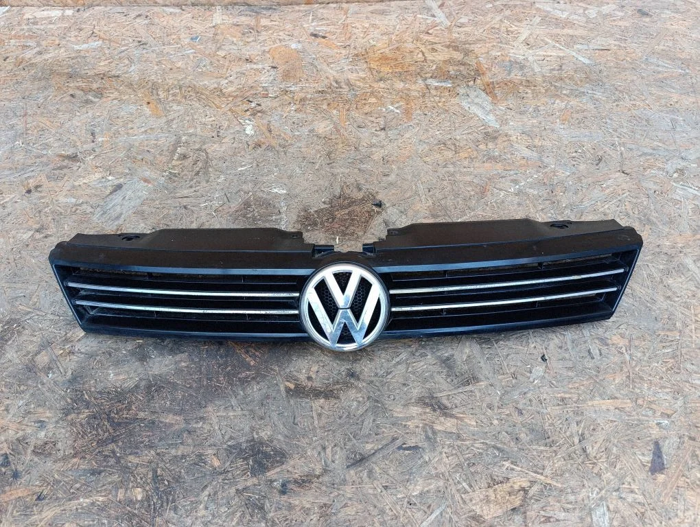 Front bumper upper radiator grill – Volkswagen Jetta VI (2011-2018)