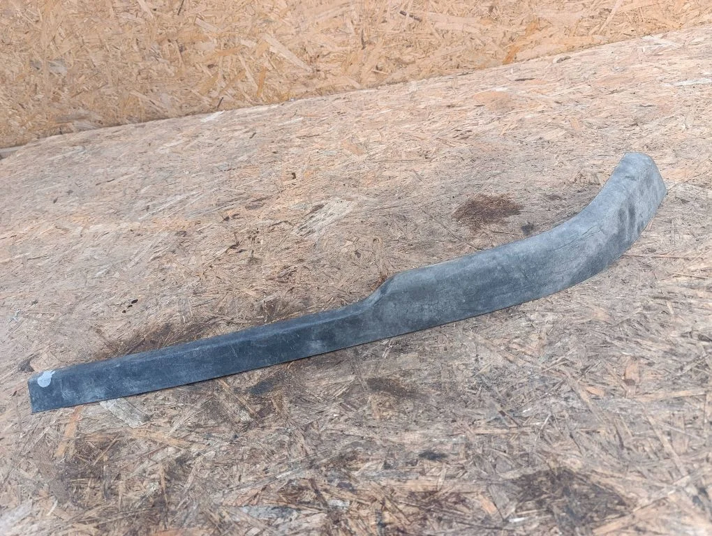 Front bumper splitter molding 93296814