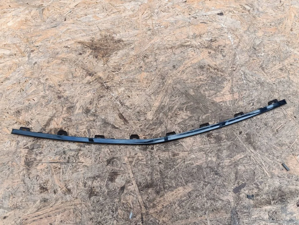 Front bumper splitter molding 9835154980