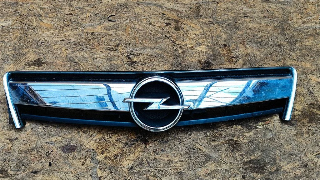 Front bumper upper radiator grill 96433328