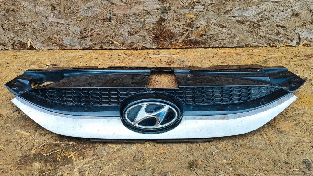 Esistange ülemine radiaatorivõre 863512Y000