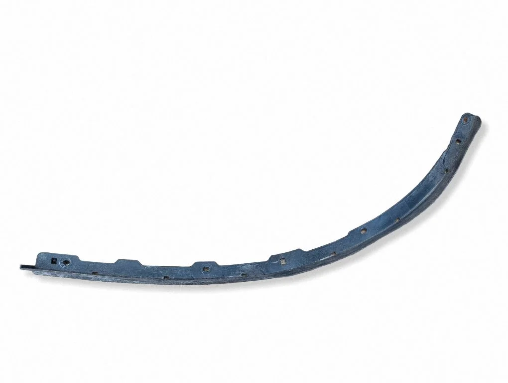 Esistange alumine osa (huul) – Mazda 2 (2007-2014)