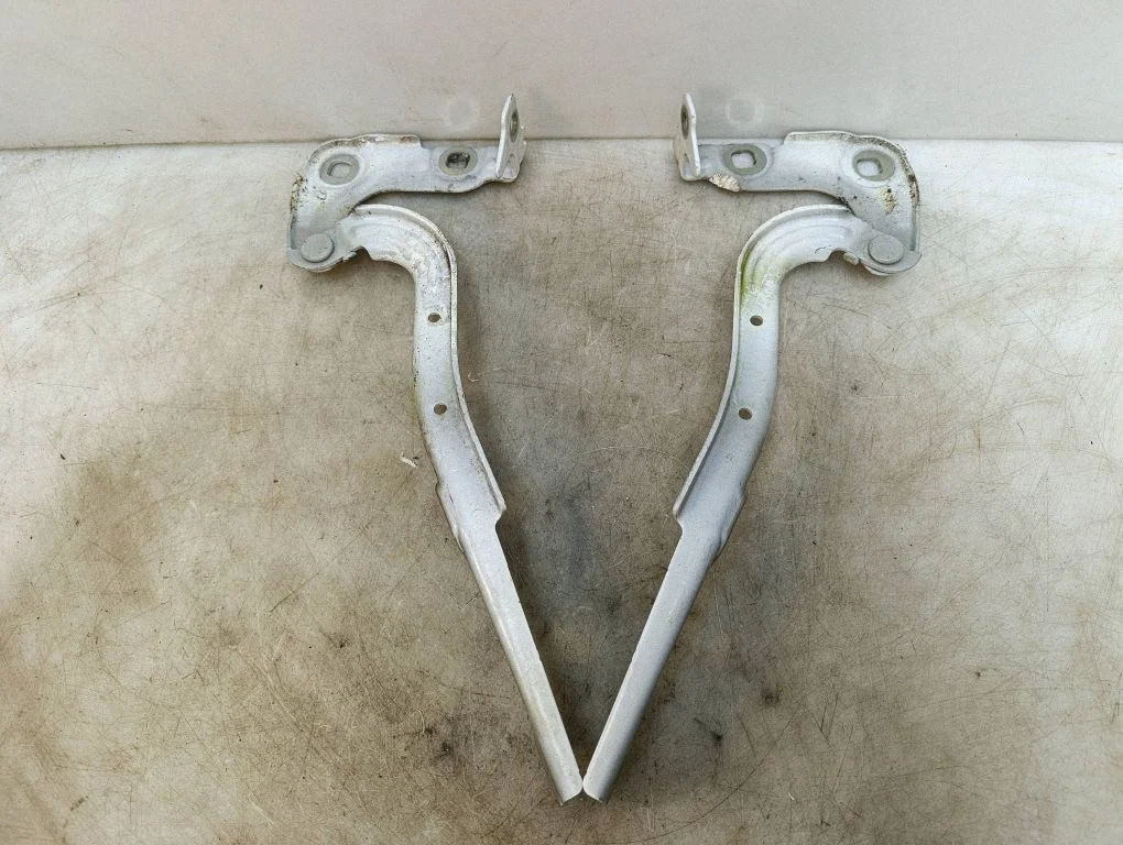 Engine bonnet/hood hinges – Opel Astra K (2015-2021)
