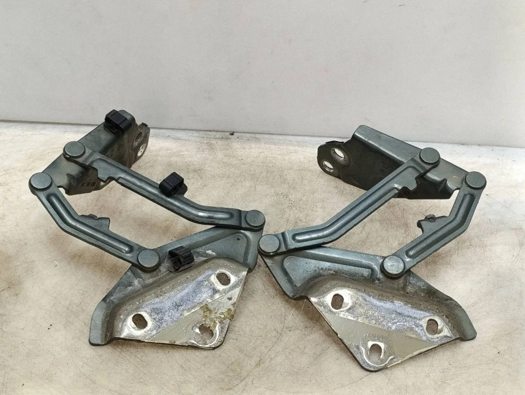 Mootorikapoti hinged 7L6823301