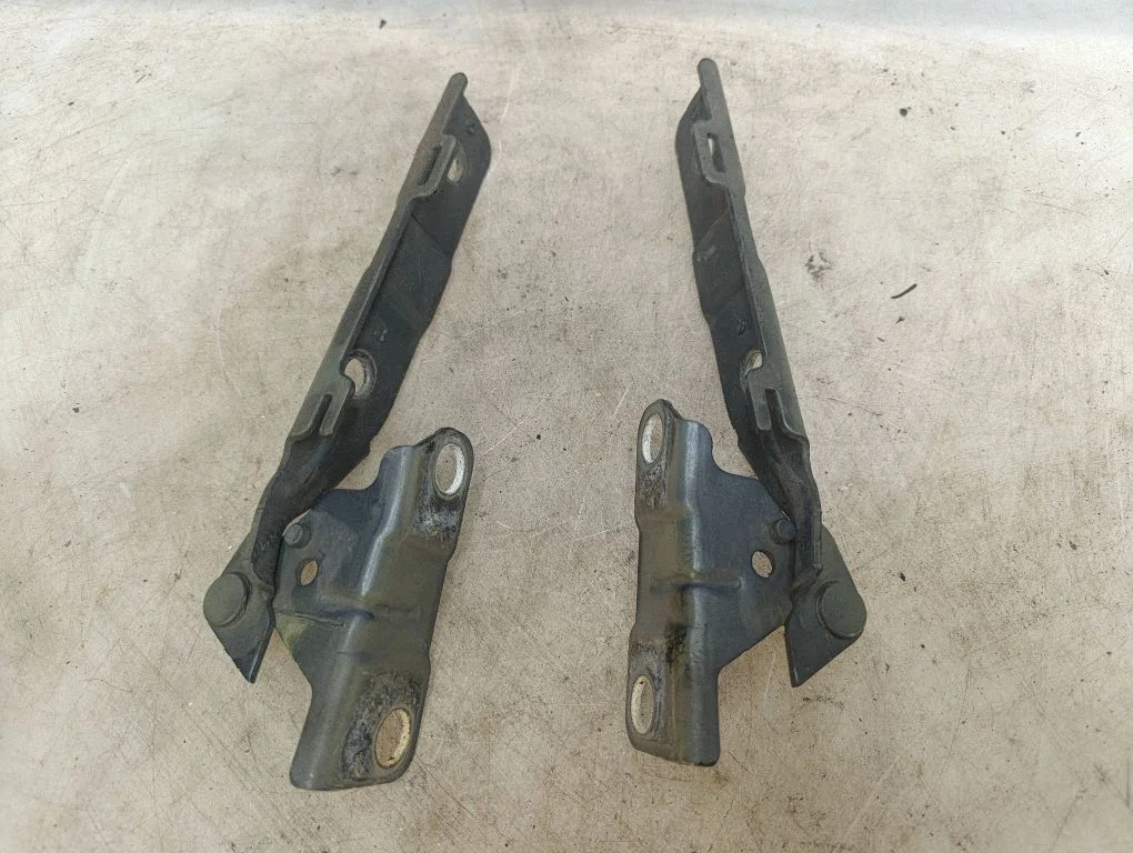 Engine bonnet/hood hinges 9688215280