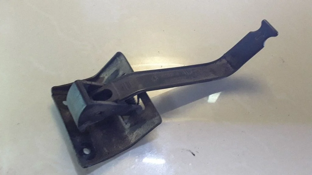 Engine bonnet/hood lock/latch loop/hook – Renault Scenic II - Grand scenic II (2006-2009)