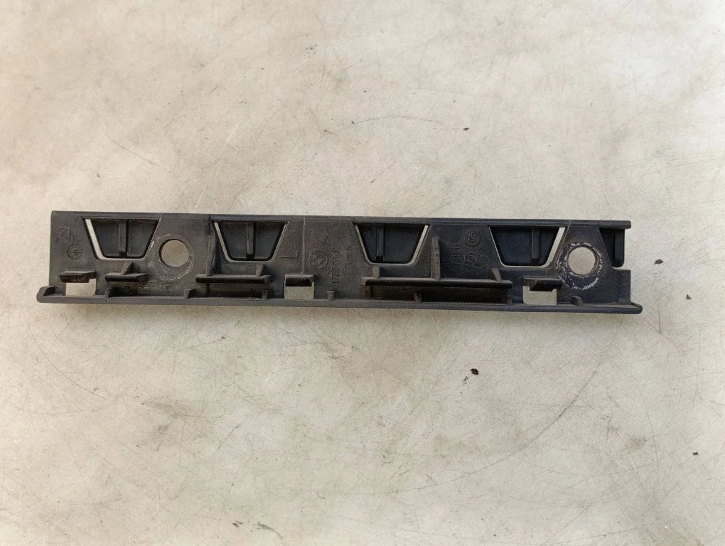 Fender mounting bracket – BMW 5 Series E60 E61 (2004-2010)