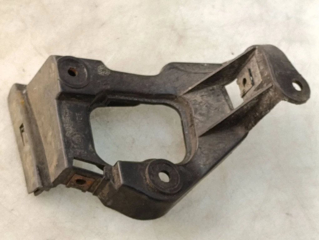 Poritiiva kinnitusklamber – Audi A6 Allroad C5 (1999-2005)