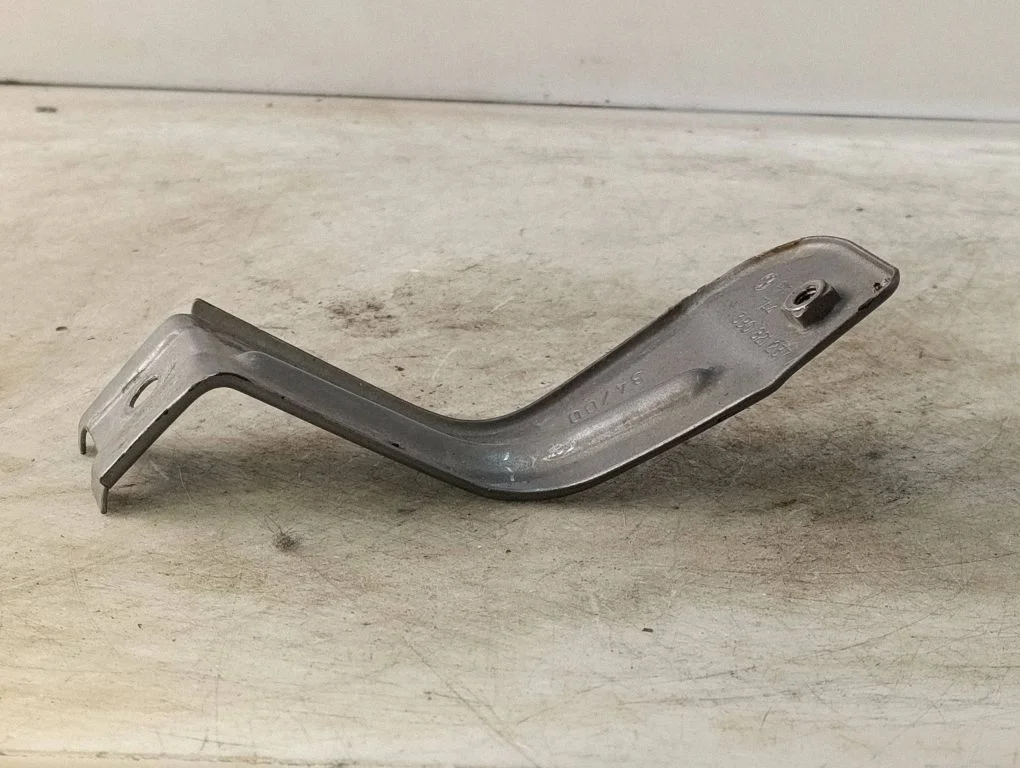 Fender mounting bracket – Volkswagen Passat B5.5 (2001-2005)