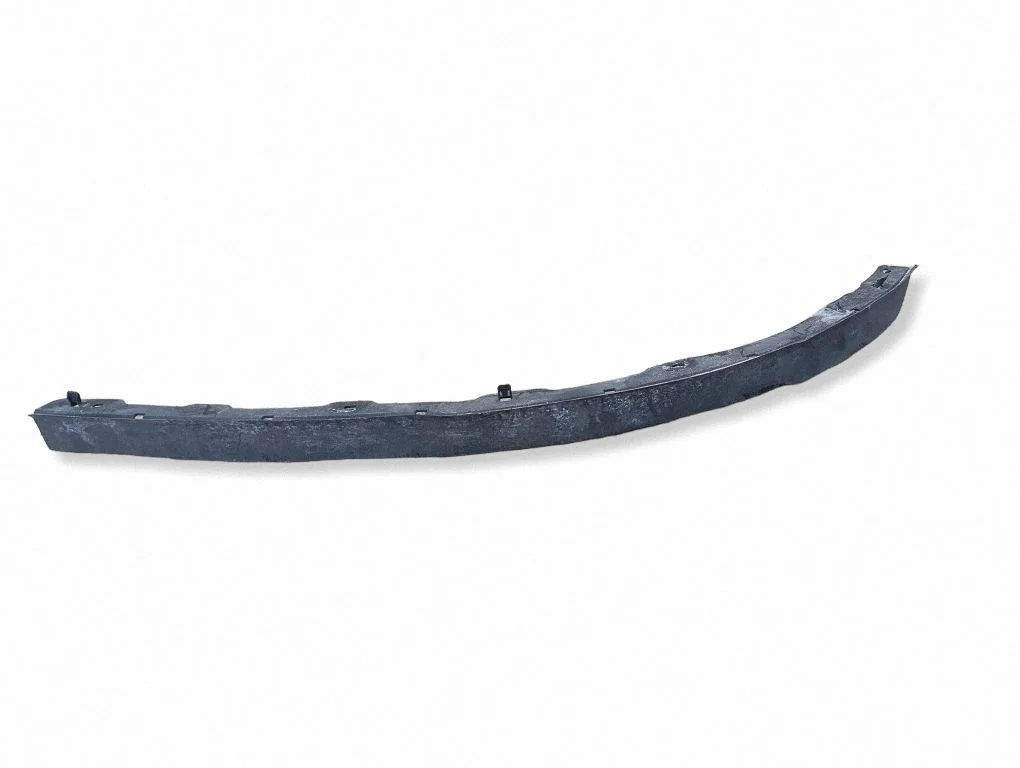 Esistange alumine osa (huul) – Mazda 2 (2007-2014)