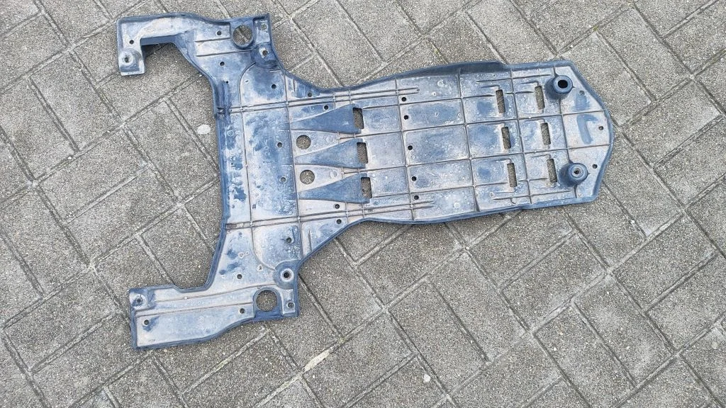 Keskmine põhjakaitse – Lexus IS 220D-250-350 (2006-2013)