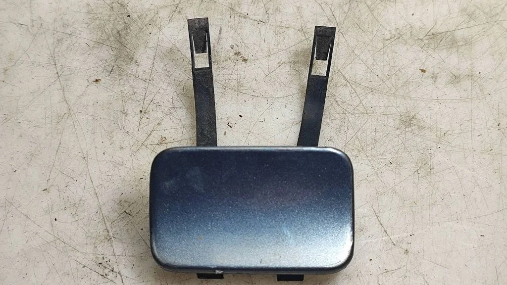 Rear bumper row hook cap/cover