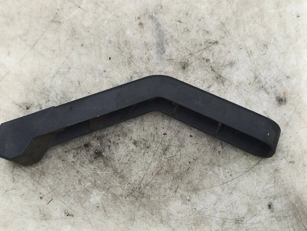 Rear bumper mounting bracket 13426396