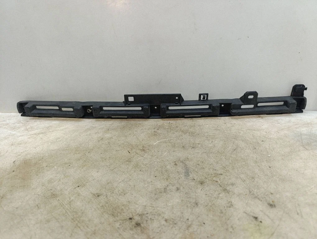 Rear bumper mounting bracket 13426392