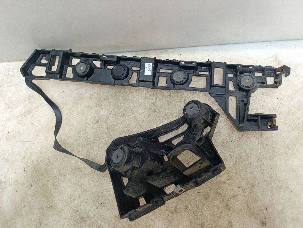 Rear bumper mounting bracket 13426388
