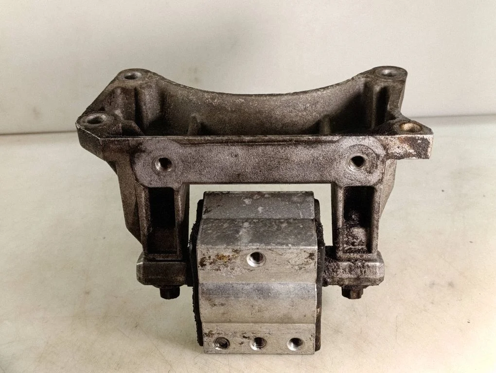 Gearbox mount – Mercedes-Benz E-Class W212 (2009-2016)