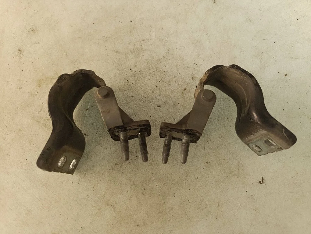 Tailgate/trunk/boot hinge 3C9827301D