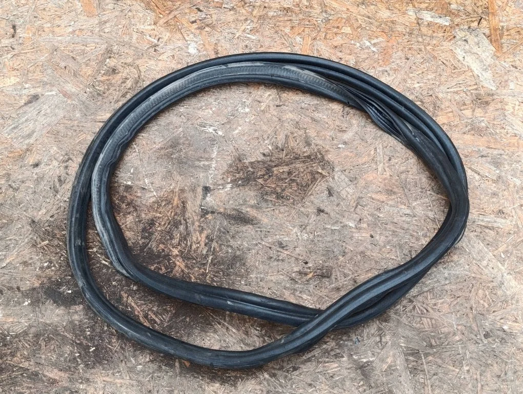 Loading door rubber seal (on body) 1S6827705E