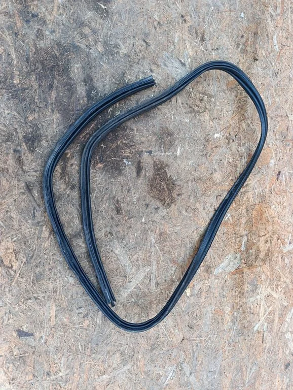 Loading door rubber seal (on body)