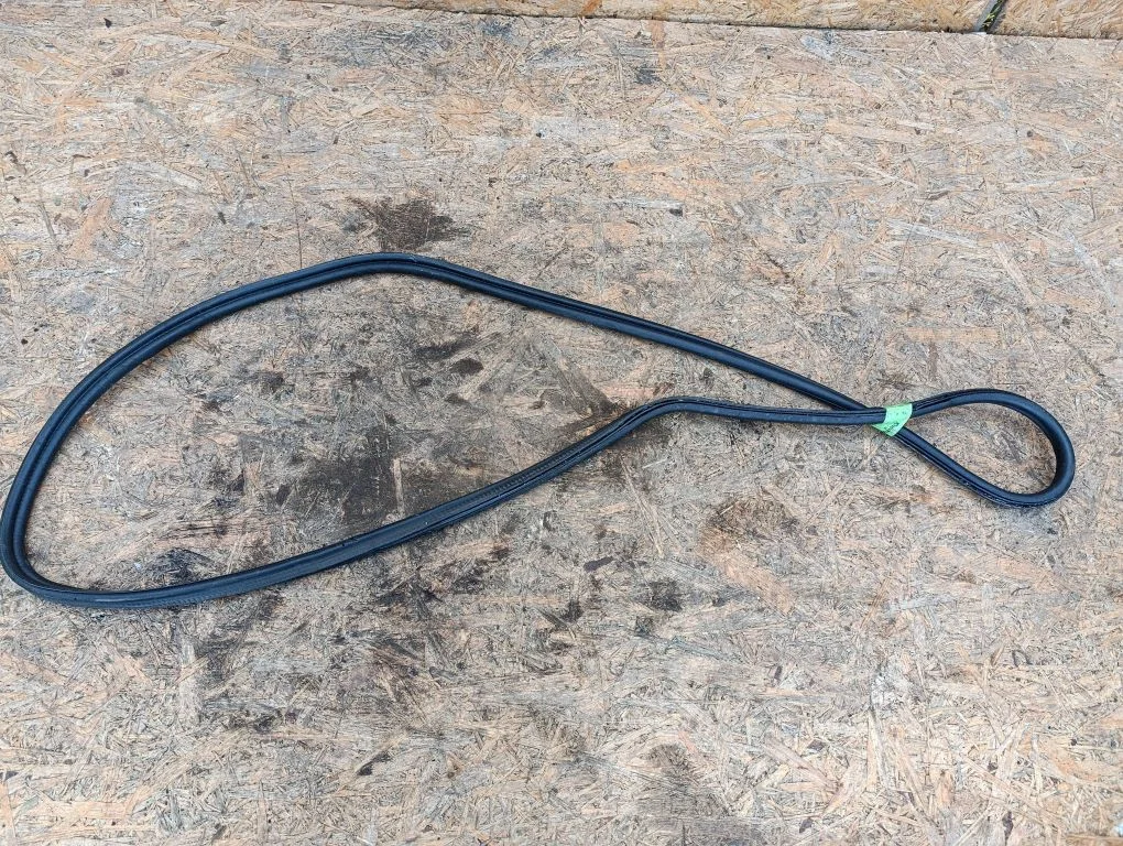 Laadimisukse tihend (kere pool) – BMW 1-seeria E81 E87 (2004-2011)