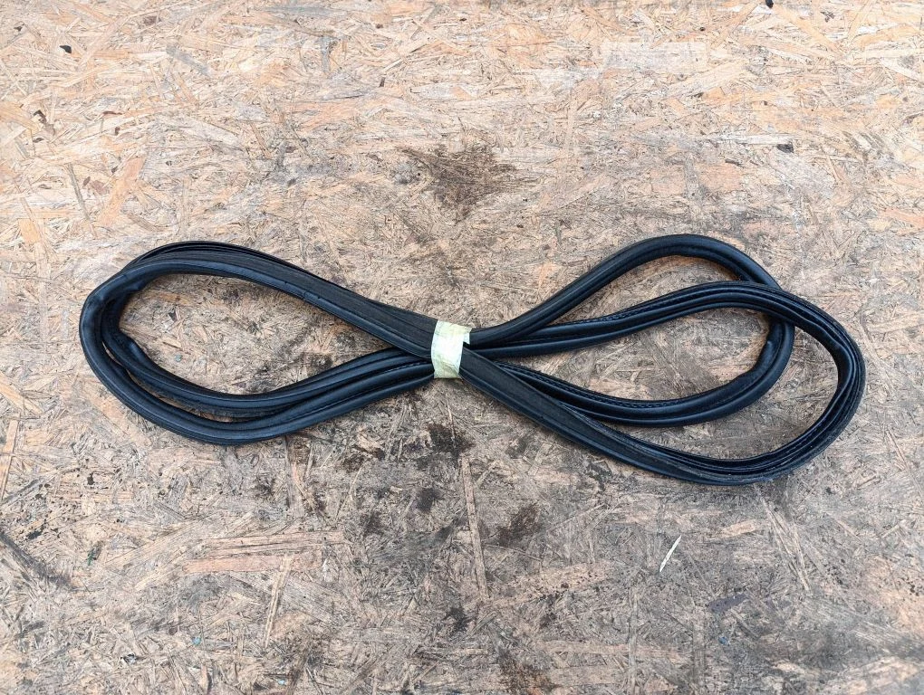 Loading door rubber seal (on body)