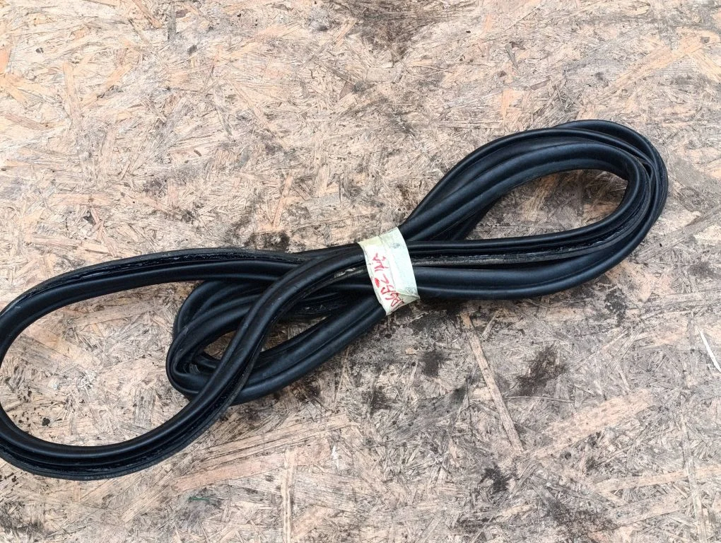 Loading door rubber seal (on body)