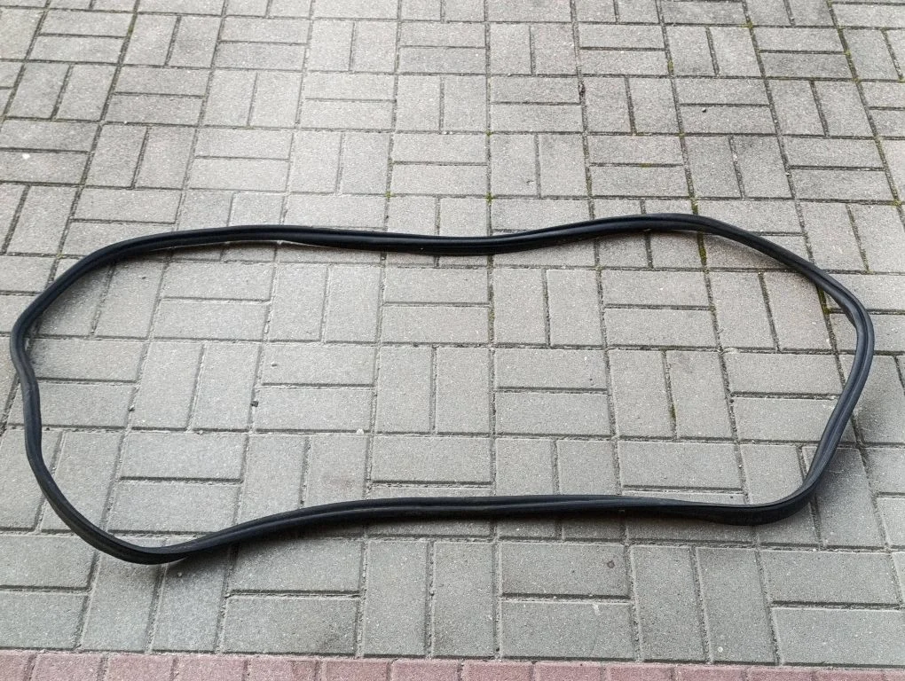 Loading door rubber seal (on body)