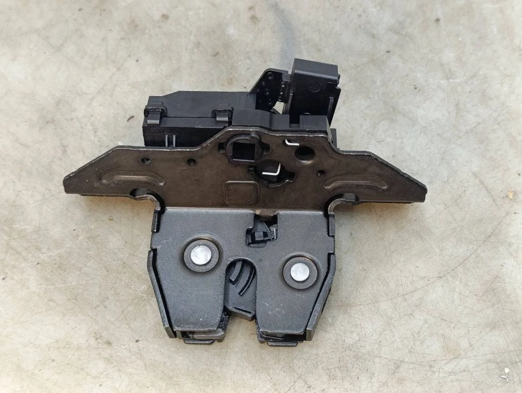Tagaluugi lukk – Opel Astra K (2015-2021)