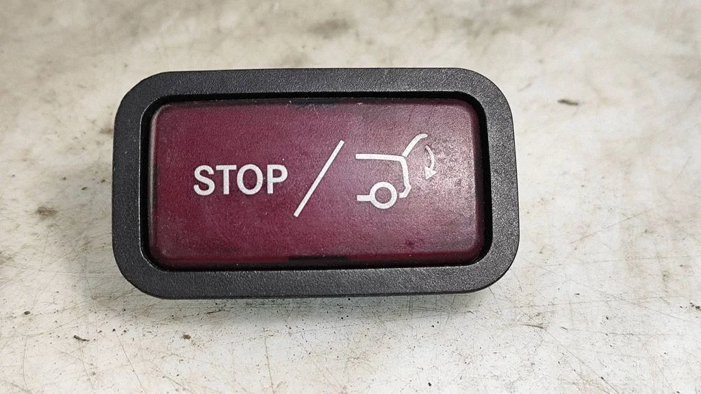Tailgate/trunk/boot open switch – Mercedes-Benz E-Class W212 (2009-2016)