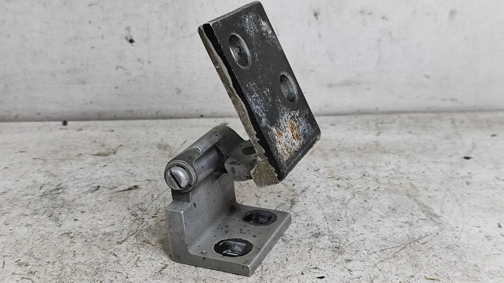 Front door upper hinge – BMW X5 E53 (1999-2006)