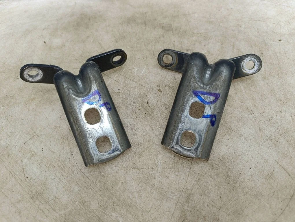 Front door hinges set – Opel Astra J (2010-2015)