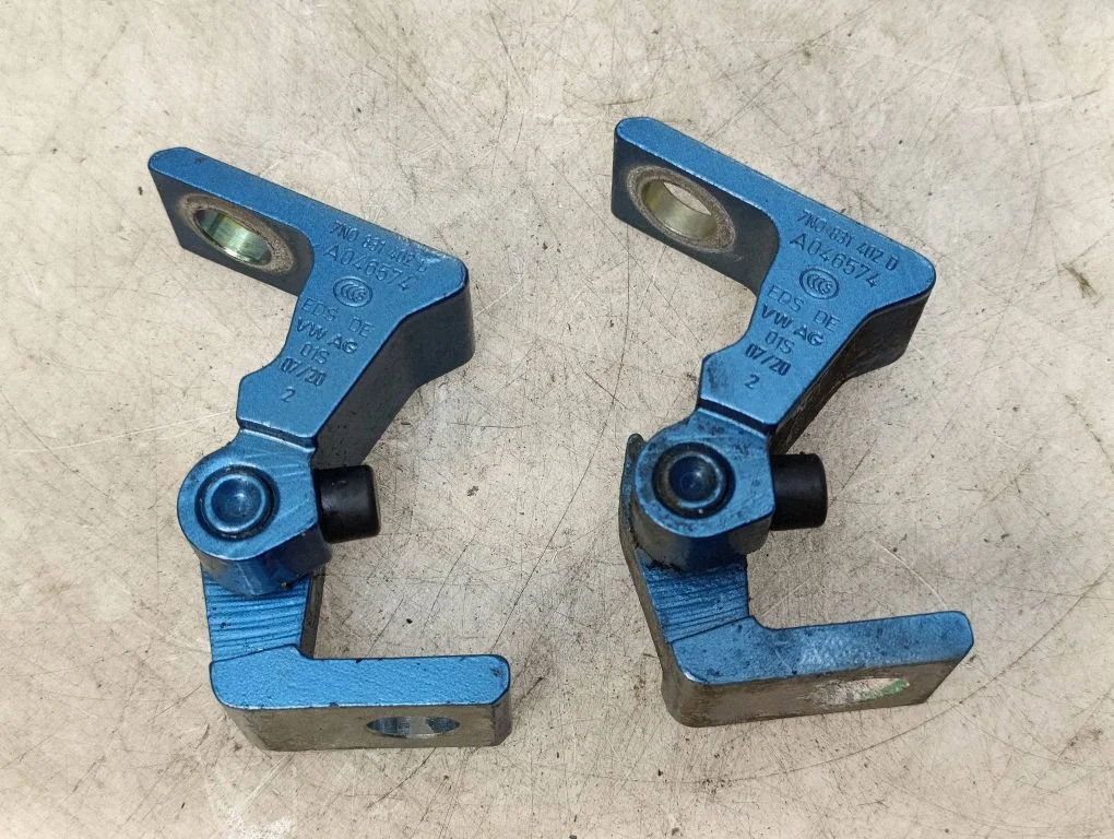 Front door hinges set – Volkswagen e-Up (2016-)
