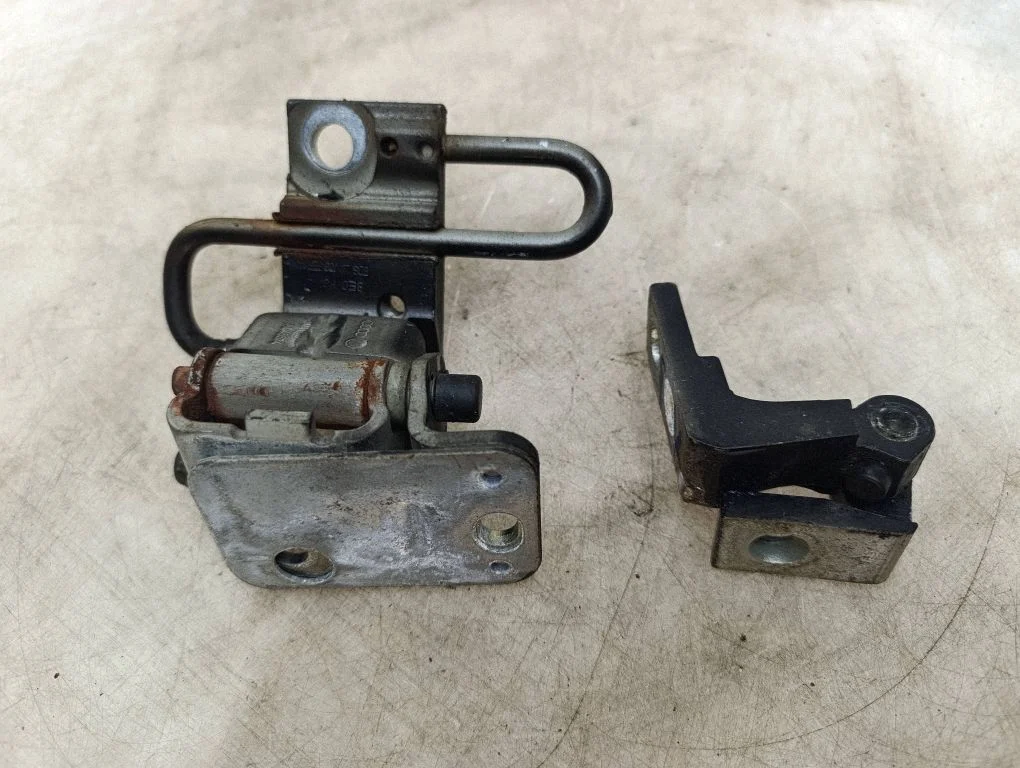 Front door hinges set – Seat Exeo (3R) (2008-2013)