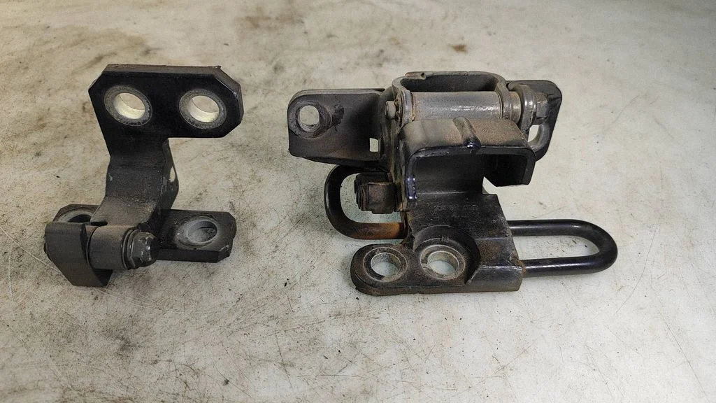 Front door hinges set – Volkswagen Phaeton (2002-2016)