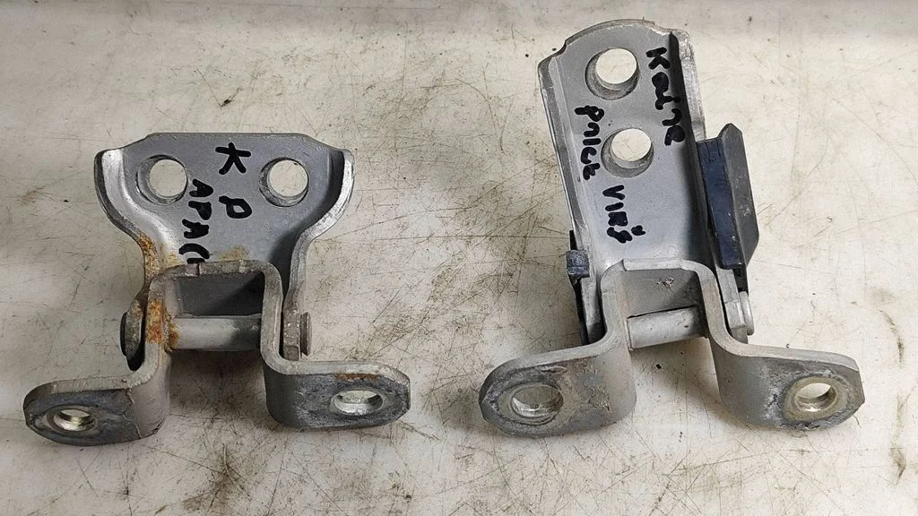 Front door hinges set – Lexus IS 220D-250-350 (2006-2013)