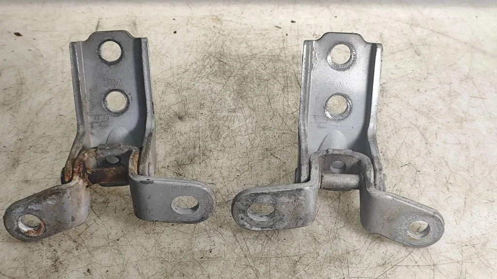 Front door hinges set – Hyundai Santa Fe (2006-2012)
