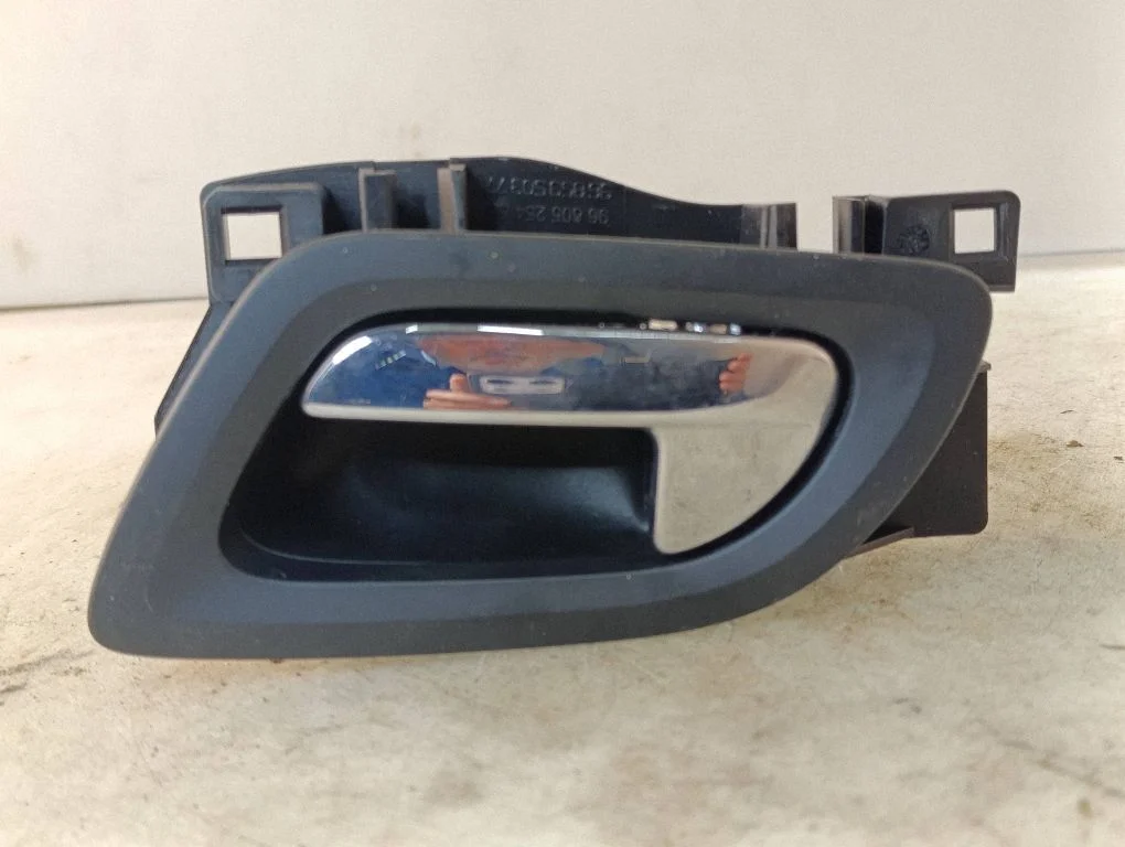Front door interior handle – Peugeot 308 (2007-2013)