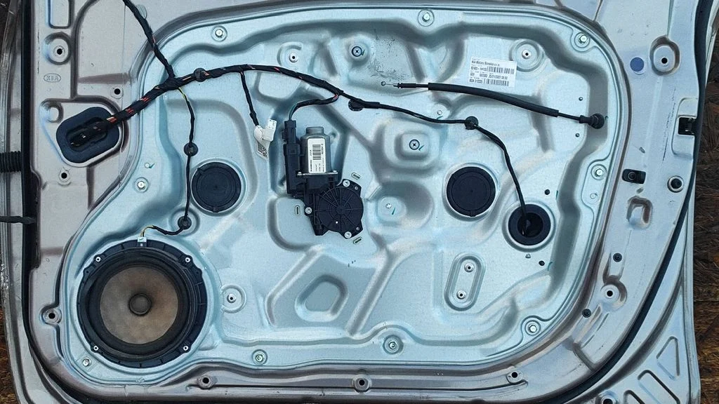 Front window lifting mechanism without motor – KIA Ceed (2006-2012)