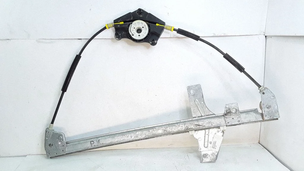 Front window lifting mechanism without motor – Peugeot 307 (2001-2005)