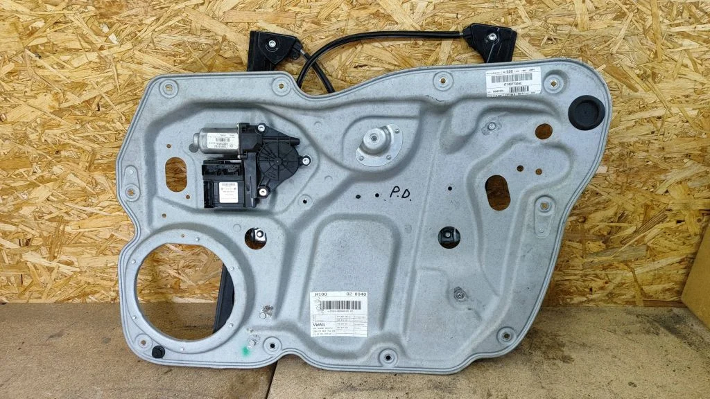 Esiukse mehaaniline aknatõstuk – Volkswagen Touran I (2003-2010)