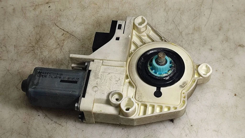 Front door window regulator motor 4F0959801D