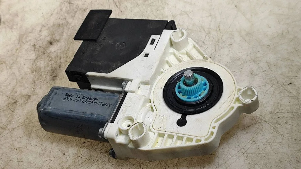 Front door window regulator motor – Volkswagen Passat B6 (2005-2010)