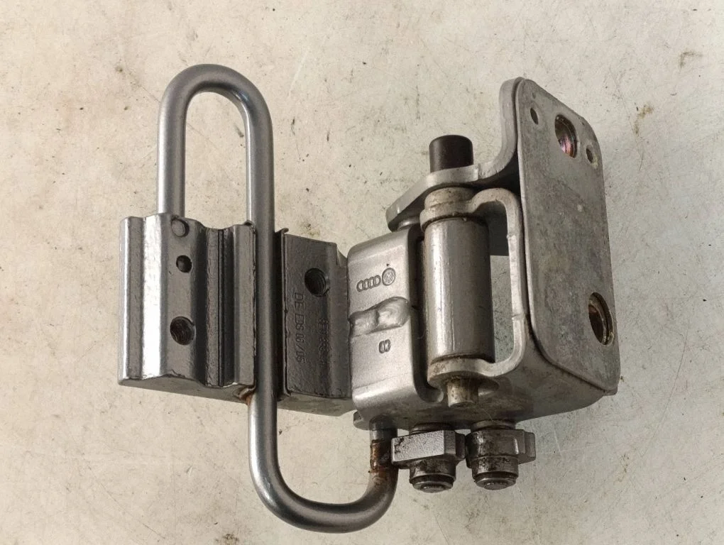 Tagaukse alumine hing – Audi A4 S4 B7 8E 8H (2005-2008)