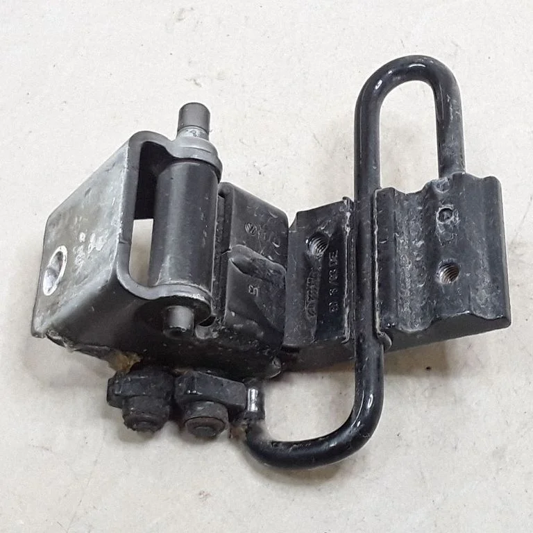Tagaukse alumine hing – Audi A4 S4 B6 8E 8H (2001-2005)