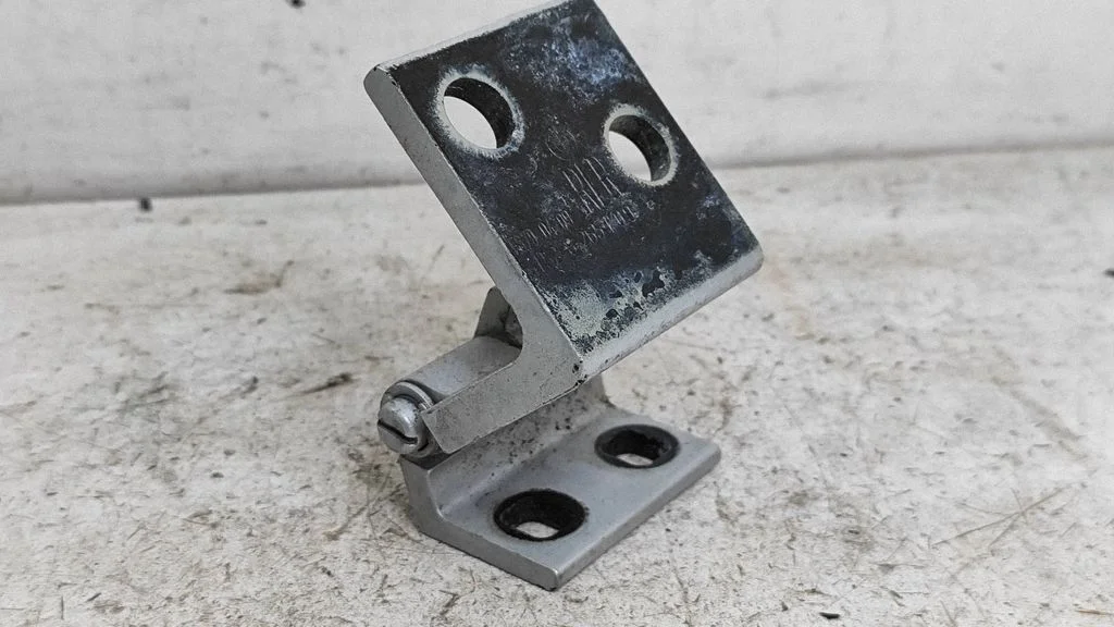 Rear door upper hinge – BMW X5 E53 (1999-2006)
