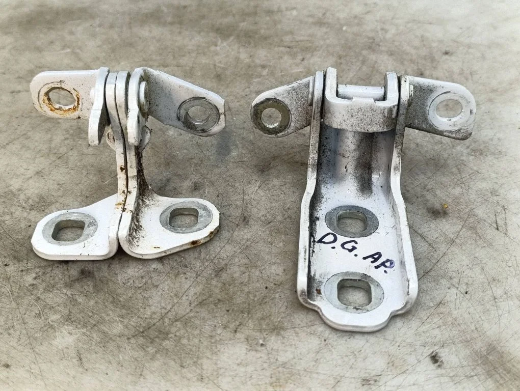 Tagaukse hingede komplekt – Opel Astra K (2015-2021)