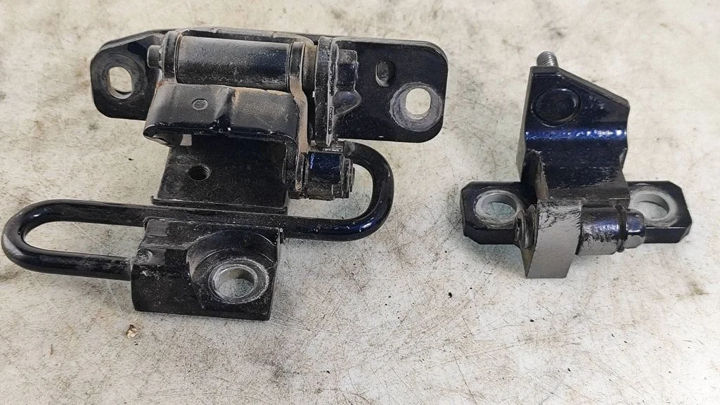 Tagaukse hingede komplekt – Volkswagen Phaeton (2002-2016)