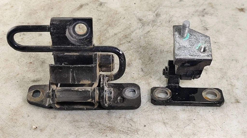 Tagaukse hingede komplekt – Volkswagen Phaeton (2002-2016)