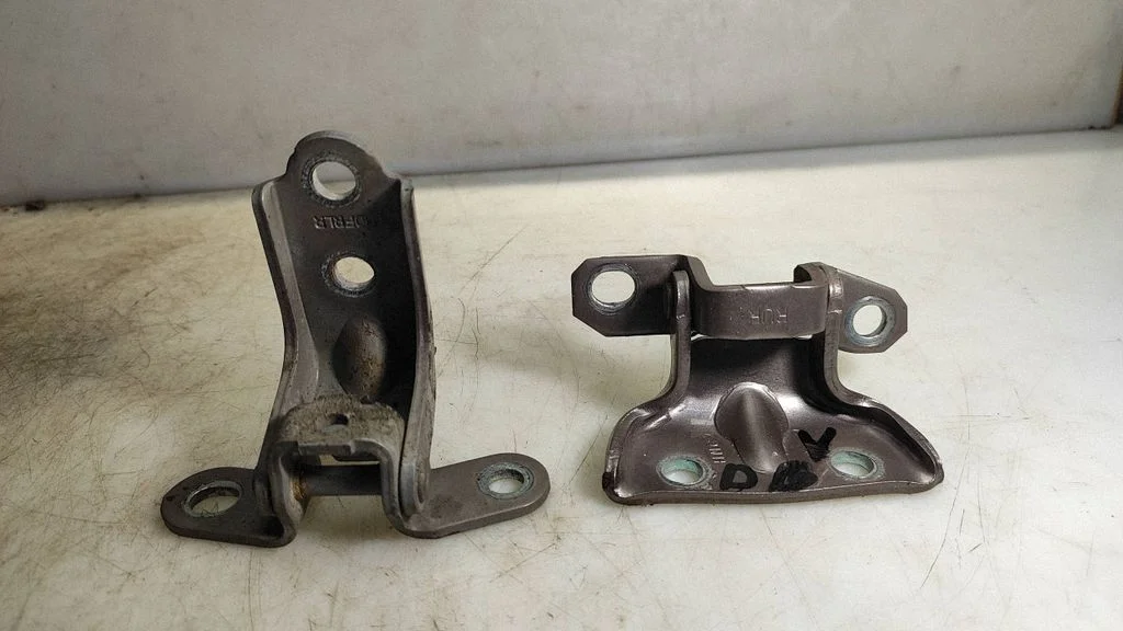 Tagaukse hingede komplekt – KIA Ceed (2006-2012)